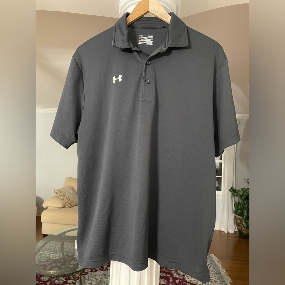 under Armor women’s size Large loose fit top color black , Logo short sleeve